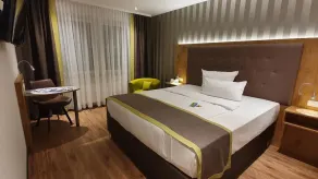Business double room, shower/WC - Camera