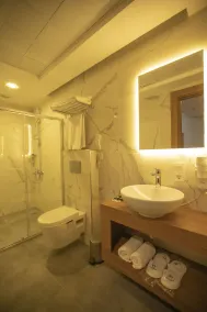Divares Luxury Hotel - Bathroom