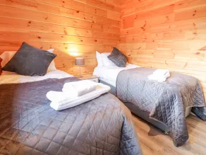 Bryn Eiddon Log Cabin - Room