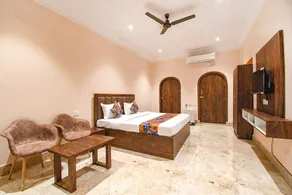 FabHotel Golden Suites - Chambre