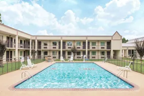 Super 8 by Wyndham Williamsburg - Pool