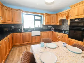 Lack Cottage - Private kitchen