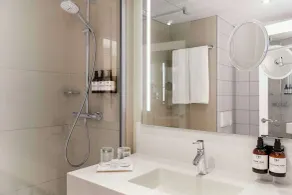 NH Berlin Alexanderplatz - Bathroom