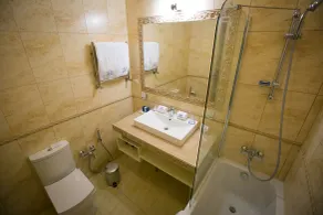 Metro Hotel Apartments - Bathroom