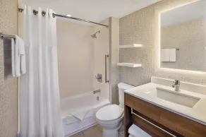 Holiday Inn Express Toronto Downtown by IHG - Badezimmer