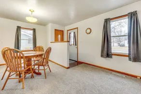 Hike, Fish & Boat: Lake Mills Home w/ Yard - Intérieur