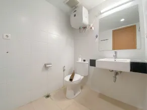 The Elite Enclave Studio at Beverly Dago Apartment By Travelio - Baño