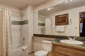 Spacious 3 Bedroom Townhome In River Run Village Within Walking Distance To Gondola And Restaurants - Badeværelse