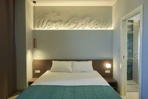 M Suite Hotel - Room