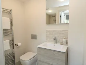 12 Manor Farm Close - Badrum