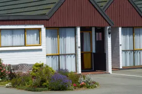 Bavarian Motel - Interior entrance