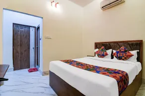 FabHotel Adhiraj Inn - Chambre