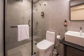 The Lofts at Central Point - Bathroom
