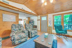 Rustic Michigan Lakeside Cabin w/ Private Dock! - Interiör