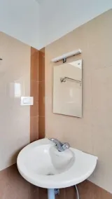 iROOMZ Rich Queen House Cottage - Badezimmer