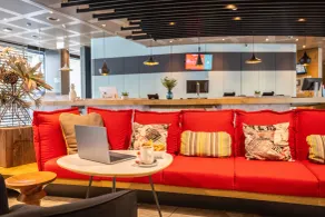 ibis Genève Centre Nations - Coin salon dans le hall