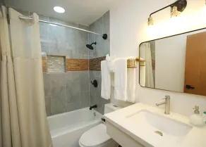 Dragonfly Inn & Suites - Badeværelse