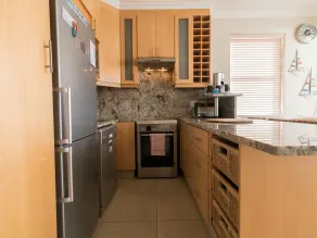 'The View' on Bikini Beach, Seafront, 2 bedroom, Sleeps 4 - Private kitchen