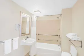 Days Inn by Wyndham Springfield/Phil.Intl Airport - Chambre