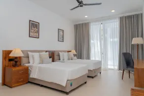 Aathi Beach Resort Uppuveli - Rum