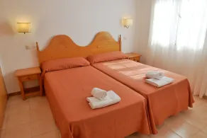 Aptos. Comte D´Empuries - Chambre