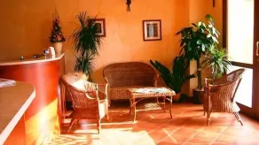 Hotel Giardino Corte Rubja - Siddeområde i lobbyen