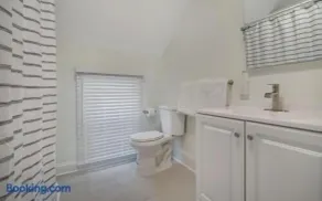 The Melrose - Bathroom