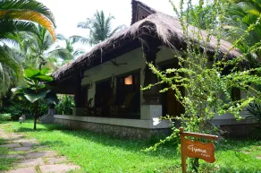 Neeleshwar Hermitage - Vista do quarto