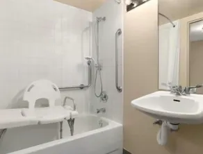 Days Inn by Wyndham Stephenville - Bathroom