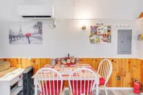 Paris Vacation Rental ~ 22 Mi to Mount Magazine! - Interiör