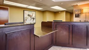 SureStay Plus Hotel by Best Western Roanoke Rapids I-95 - Réception