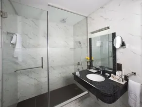 Ramee Rose Hotel - Bathroom
