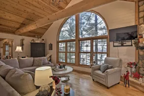 Viola Lakefront Escape w/ 3 Kayaks & Paddle Board - Innvendig