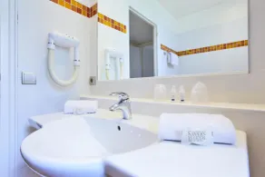 Kyriad Hotel Tours Centre - Bathroom