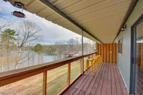 Home 11 Mi to Clemson: Lake-view Balcony & Dock! - Interiör