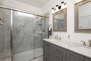 Walkable Downtown 5BR - Hot Tub and Resort Access - Baño