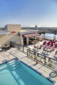 Ramada Plaza by Wyndham Orlando Resort & Suites Intl Drive - Newly Renovated! - Værelse