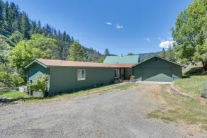 Fish, Hike & Explore! Mtn-view Trinity River Home - Intérieur
