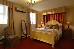 Kee's Hotel  - Zimmer