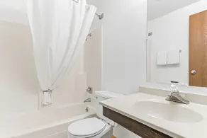 StayInn Little Falls - Badezimmer