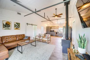 Peaceful Vinita Home w/ Fire Pit: 11 Mi to Lake! - Interior