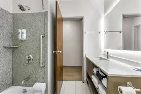 Comfort Suites London South - Salle de bain