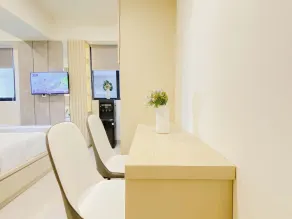 Restful And Serene Studio Room At Apartment Meikarta District 2 - Habitación