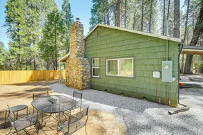 Walk to Winery: Cozy Cabin w/ Fire Pit in Murphys - Interiør