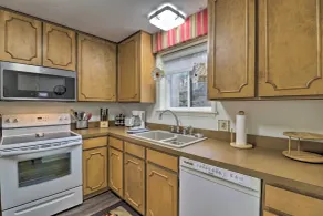 4 Mi to Lake: Unit w/ Pool Access in Fairfield Bay - Interiør