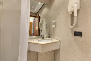 Hotel King - Bathroom