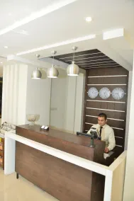 The First Tower Hotel Apartment - Recepción