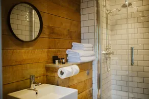 The Globe - Bathroom