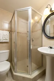 Atrium Hotel, Trademark Collection by Wyndham - Salle de bain