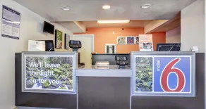 Motel 6-Medford, OR - Hall